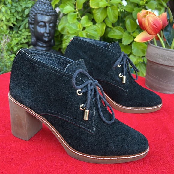 Tory Burch Black Suede Sherpa Lined Heeled Ankle Booties - Picture 8 of 17